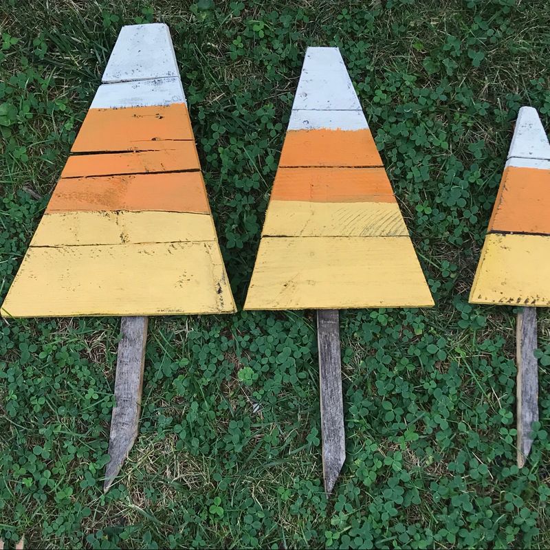 Candy Corn yard stakes, halloween yard art, reclaimed wood, candy corn, fall candy corn, lawn stakes, border decoration, fall yard stakes