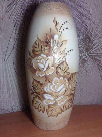 A big floor standing vase with roses