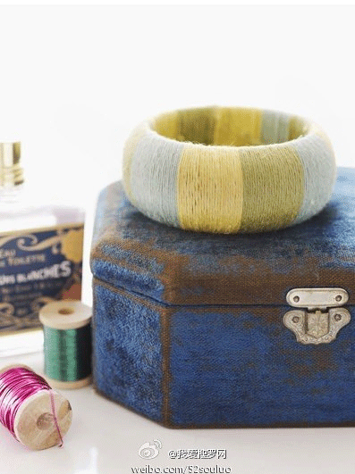 Cute DIY bracelet as a present for International Women's Day