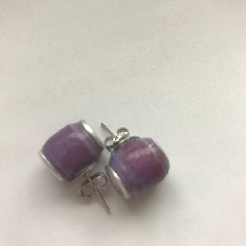 Stud earrings made from paperbead