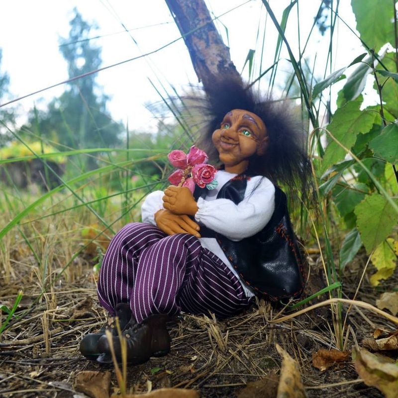 A bogie with a flower