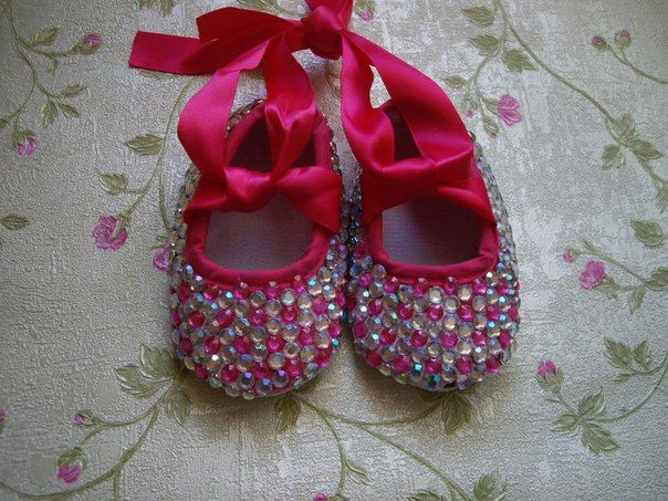 Baby shoes with studs