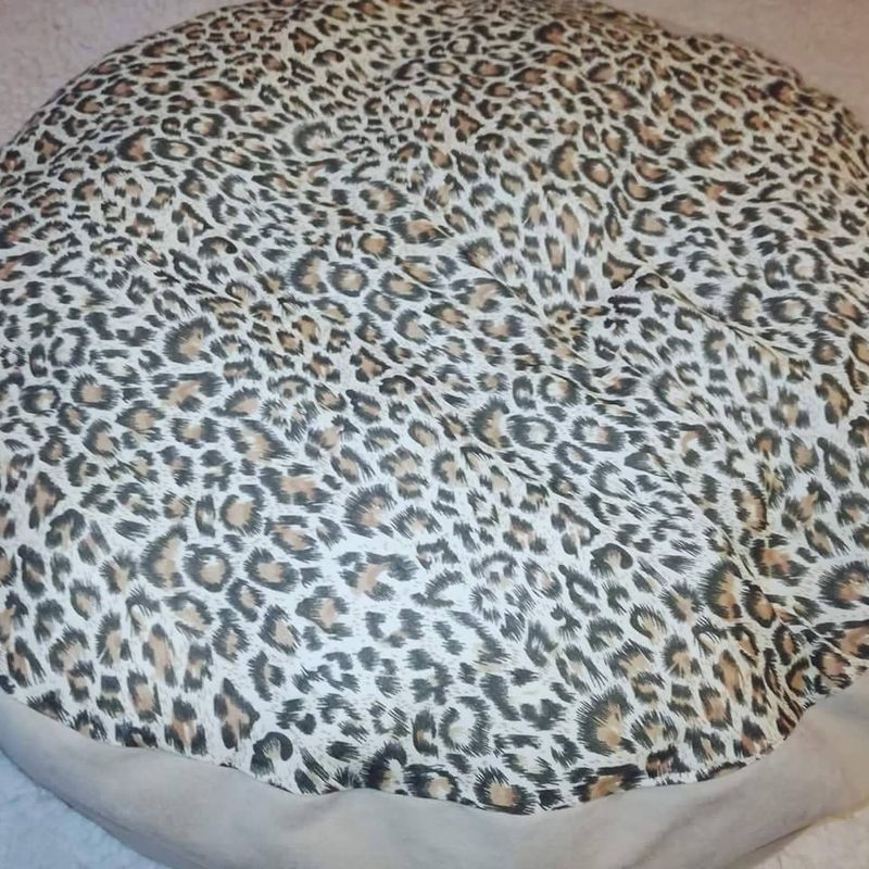 Handmade round pet beds. Suitable for smaller Cats and Dogs. Or Rabbits and Guineapigs.