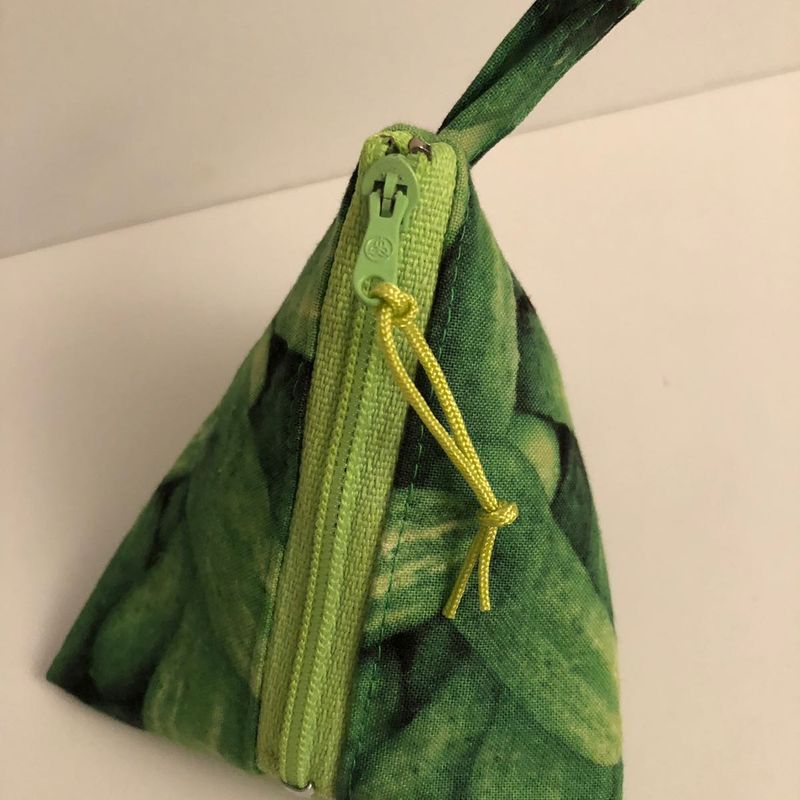 Cucumber Zipper Pouch Coin Purse // Triangular Coin Purse // Coin Bag // Coin Pouch // Money Bag // Green Cucumber Bag