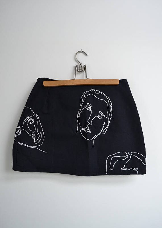 Embroidered oneline face skirt