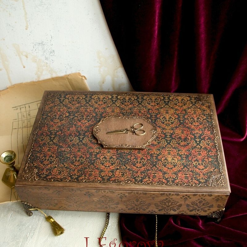 "Handywoman" - a box for needlework