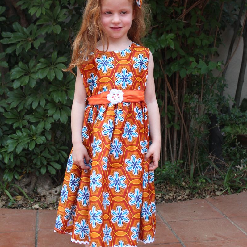 Beautiful cotton dress for little girls with hair-clip