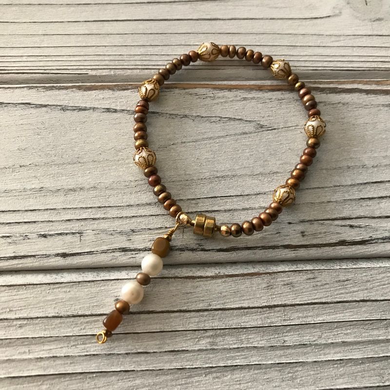 Pearls pearls 🏖 origins from the sea..use one or two or more as a stack 🌸 #pearls #unique #mixedstones #miniaturepearls #mixedelements #oneofakindbracelets #stackable