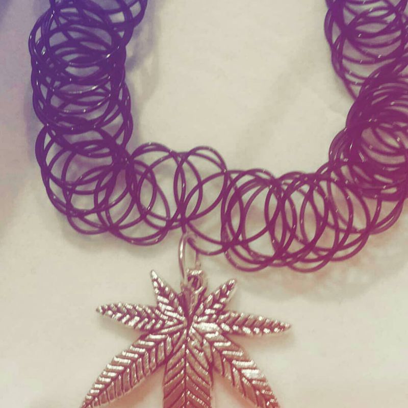 Cannabis leaf choker
