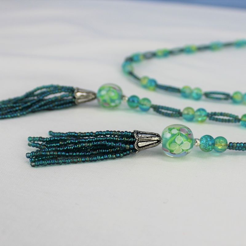 Green open-ended necklace, beaded with tassels, boho, trendy, glass beads, long