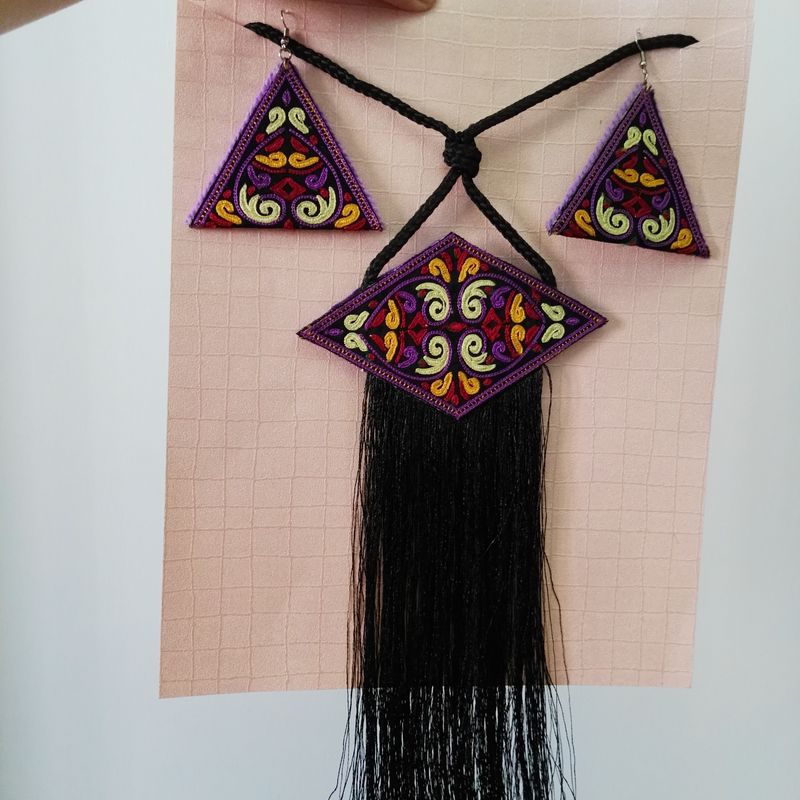 Embroidered Jewelry Set