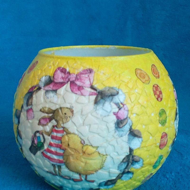A round vase (decoupage)