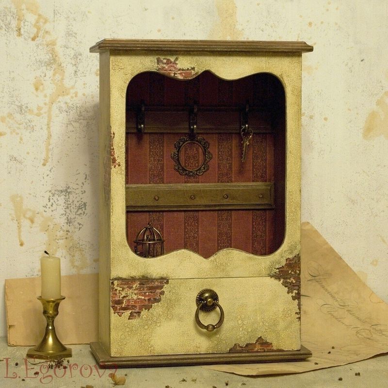 "Old walls" key holder