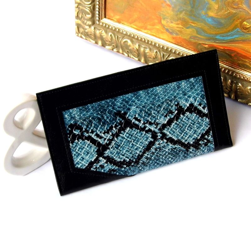 Blue Vegan Leather Travel Wallet Makes The Perfect Gift For Women