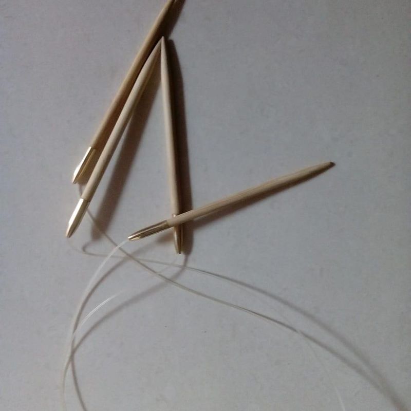 Circular knitting needles