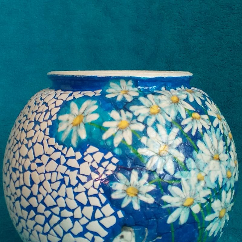 A blue round vase (decoupage)