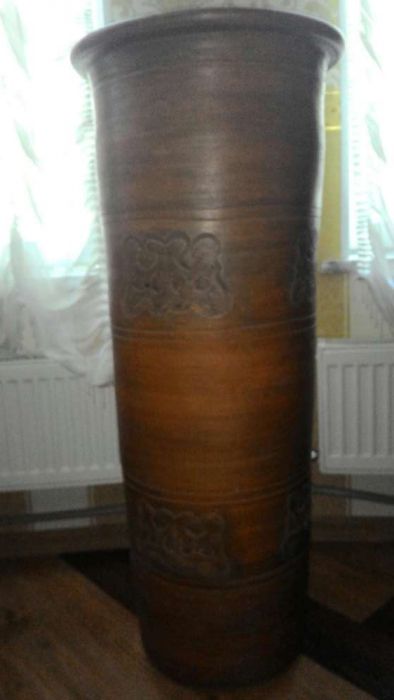 A high floor standing vase (105 cm)
