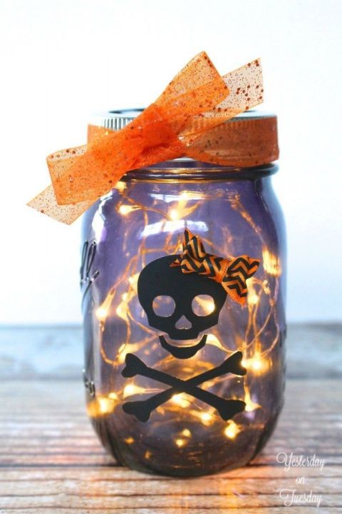 Amazing Ways to Decorate Mason Jars for Halloween