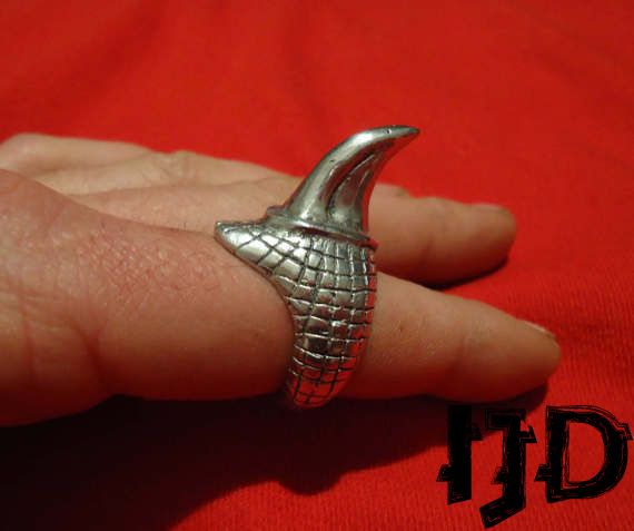 Silver Dragon Claw Ring - Dragon Ring - Dragon Jewelry - Finger Claw Ring - Demon Fingers - Devil Ring - Dempn Ring - Vampire Ring