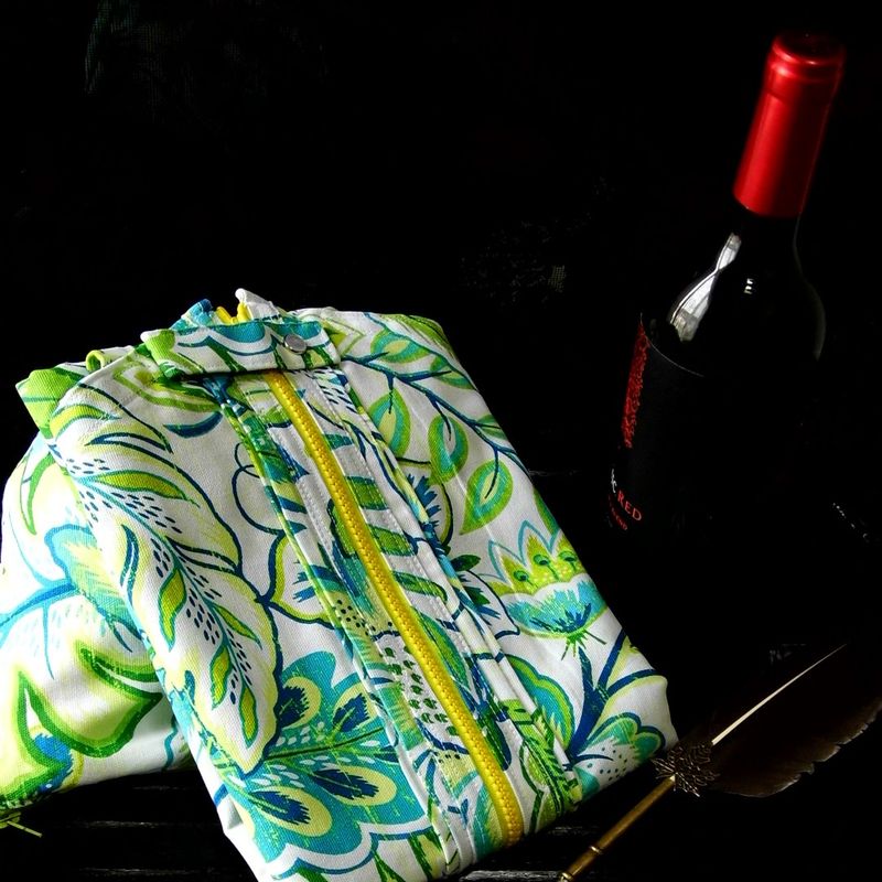 Green Garment Bag, Hanging Garment Bag, Clothing Garment Bag For Women, Travel Garment Bag & Toiletry Bag, Cosmetic Bag, Leaf design Bag