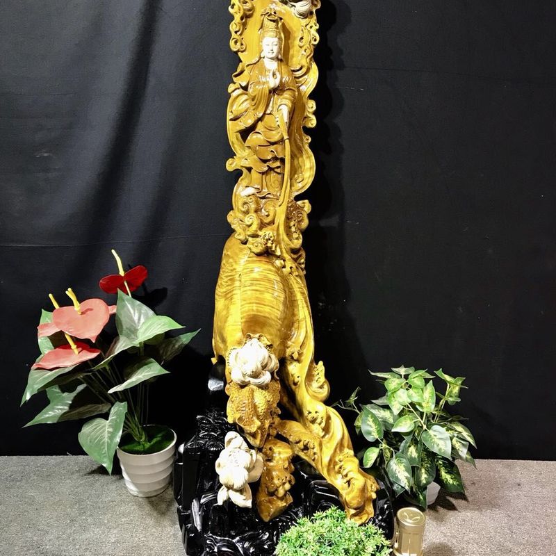 Zhen nan wood carving Guan yin statue