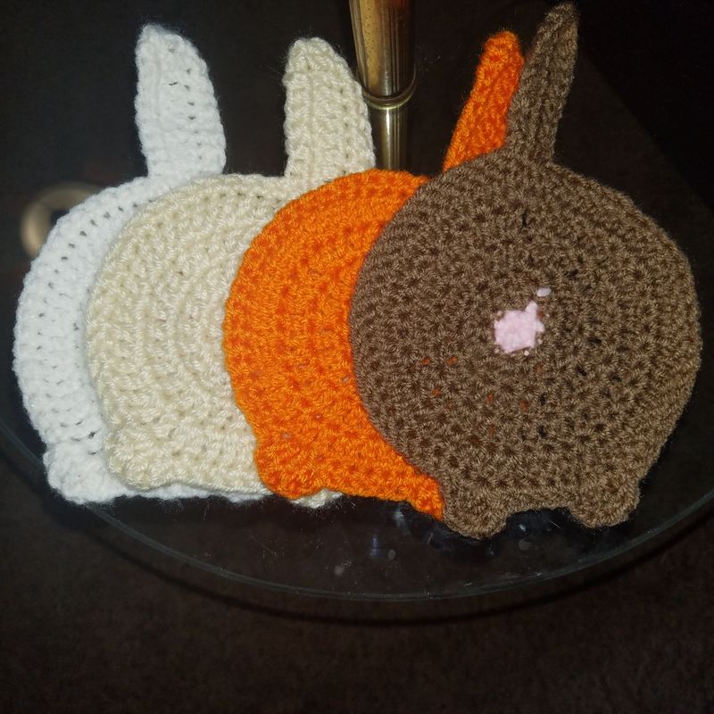 Crochet cat butt coasters