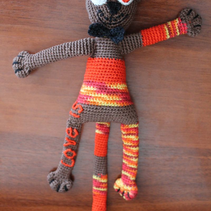 Enamoured cat knitted toy