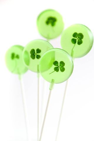 Violet and clover lollipops