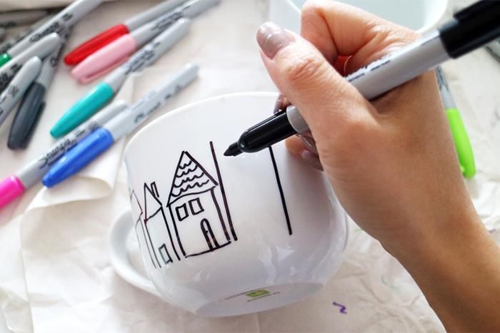 DIY: FESTIVE TABLEWARE PAINTING!