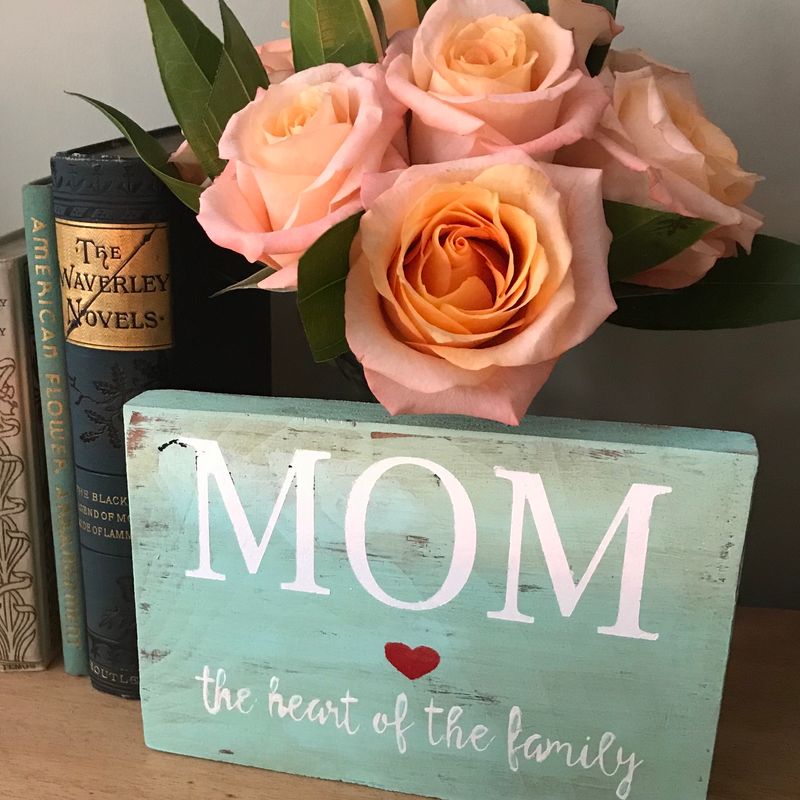 Mom the heart of the family Sign | Wooden Sign | Farmhouse Sign | Rustic wooden sign | Mothers Day | Gifts for her