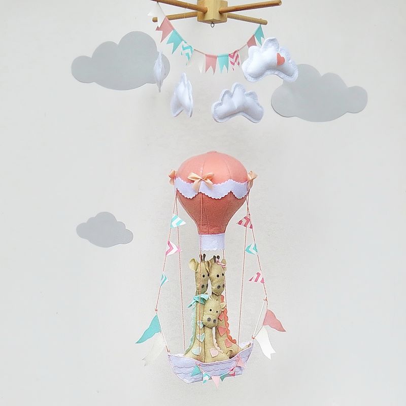 BABY MOBILE FAMILY GIRAFFE IN BALLOON/GIRAFFE DECOR FOR NURSERY/HANGING BABY MOBILE/FELT BABY MOBILE/BALLOON NURSERY DECOR/BABY SHOWER GIFT