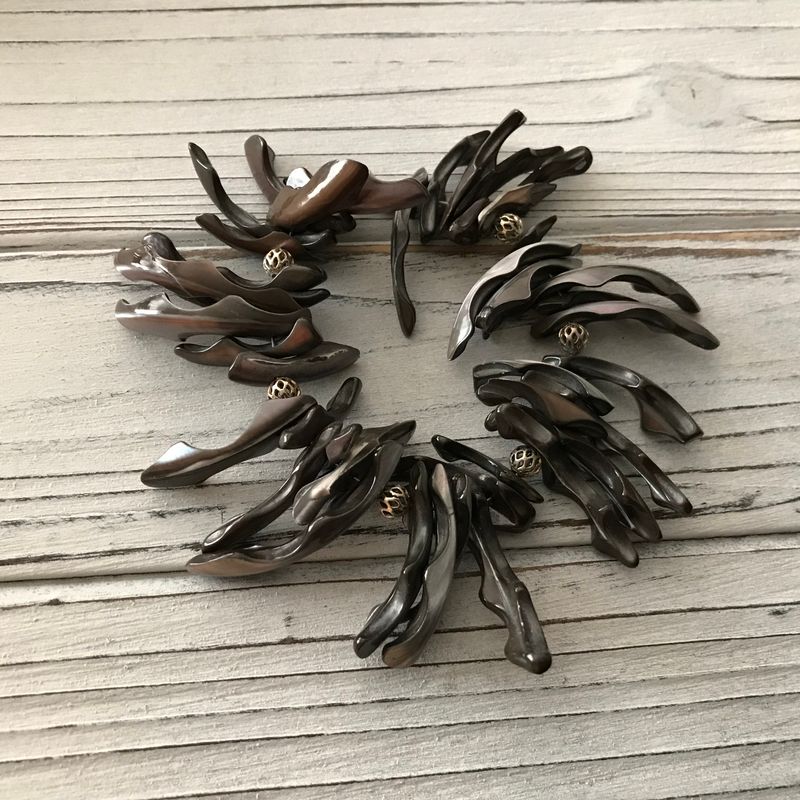 Pearls pearls Pearls....worn by many, represents purity & integrity...combining pearls with similar stones created the perfect balance 🦋