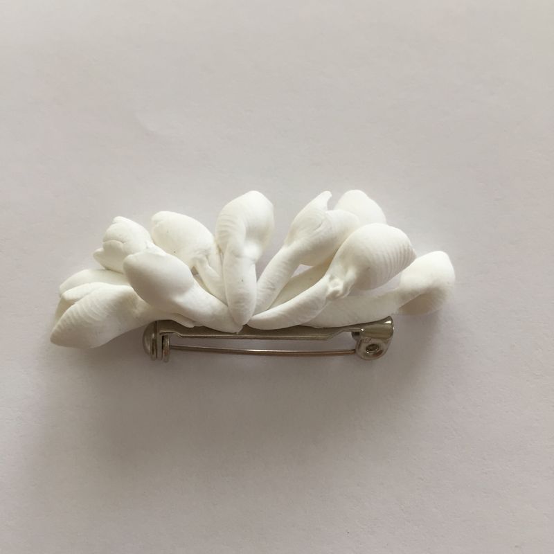 minimalist bouquet roses flowers white clay brooch n.009