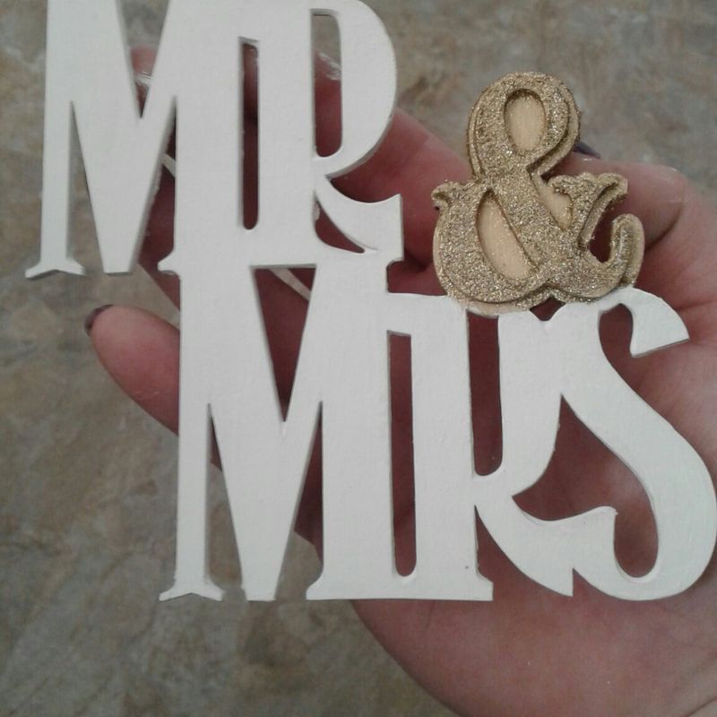 Small Mr and Mrs sign, mr and mrs sign, wedding decor, wedding decorations, sweetheart table, hand painted wedding signs, wedding signs