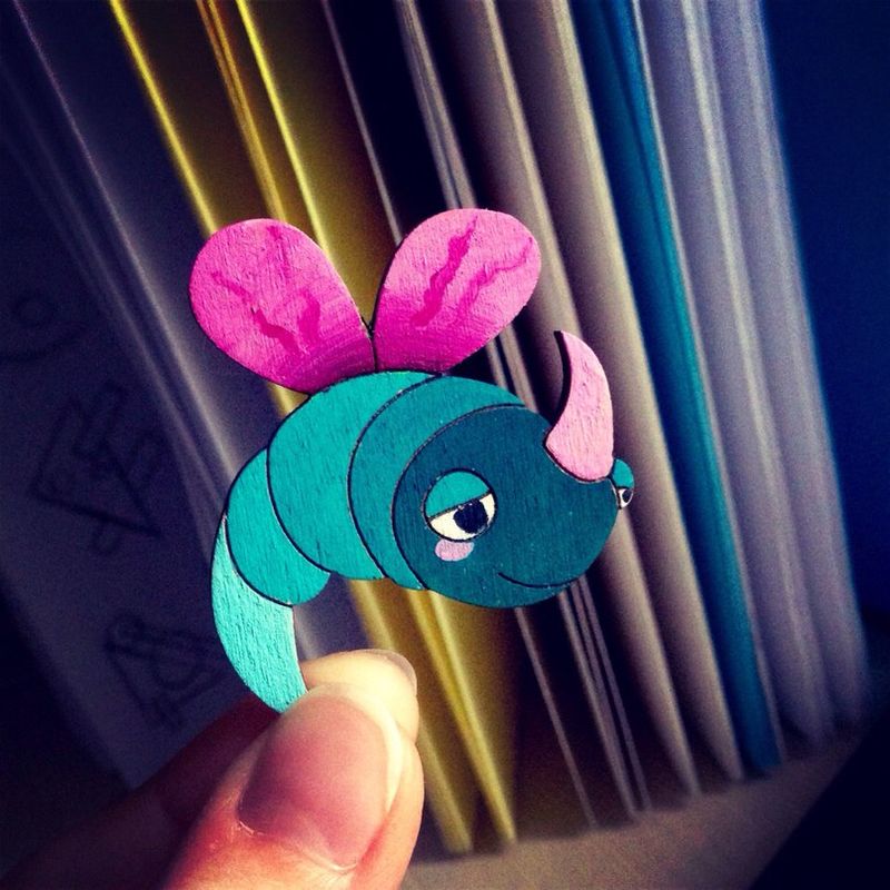 Wooden brooch "The Thing"