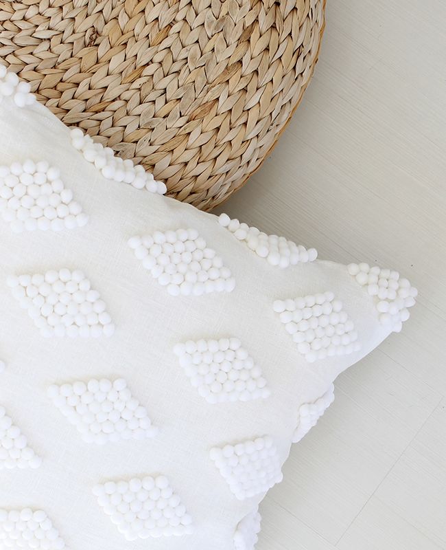 DIY Pom pom Pillowcase