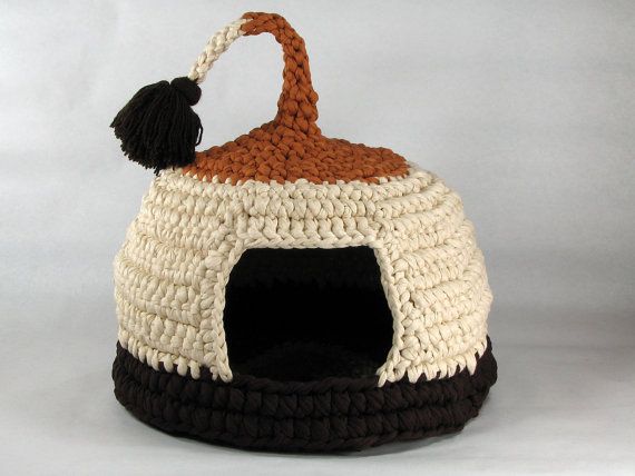 Crochet cat bed or pet house Cappuccino with tassel for playing