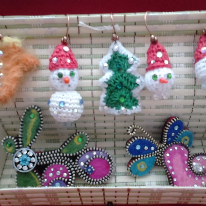 Earings, brooches